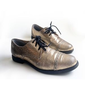 Cole Haan Oxford Crinkle gold sz 5